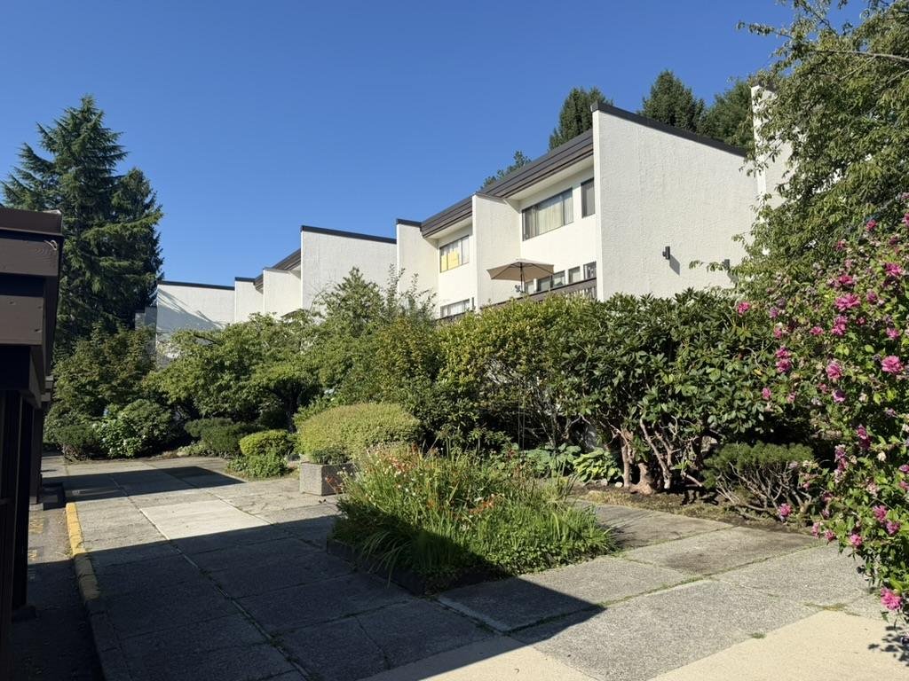 Villa Montecito, Burnaby, photo 2